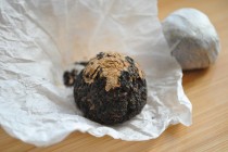 Chrysanthemum on top of puer toucha